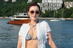 Cơ bụng của Hoa hậu Lý Gia Hân ở tuổi 53