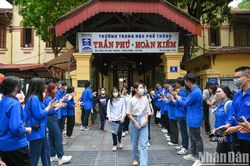 'Những ngôi sao xa xôi' , 'tấm lòng người bố' vào đề thi Ngữ văn