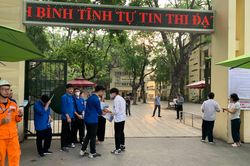 Nhiều thí sinh tự tin bước vào buổi thi đầu tiên môn Ngữ văn