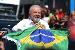 Tỷ lệ ủng hộ Tổng thống Brazil sụt giảm mạnh dù nền kinh tế có dấu hiệu khởi sắc
