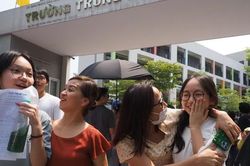 Thi vào lớp 10 ở Hà Nội, thí sinh tự tin làm bài Ngoại ngữ