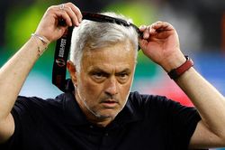 Chủ tịch CLB Saudi Arabia bí mật gặp Mourinho