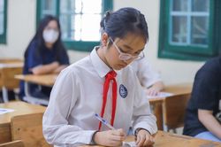 Hơn 100.000 học sinh Hà Nội dự thi môn đầu tiên kỳ thi vào lớp 10
