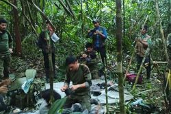 Colombia tìm thấy 4 đứa trẻ còn sống sau khi lang thang 40 ngày trong rừng Amazon
