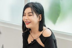 Cát Phượng tiết lộ mối quan hệ hiện tại với Kiều Minh Tuấn, thái độ con trai dành cho tình cũ gây chú ý