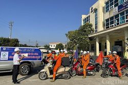 Điện lực Hà Tĩnh 'đi từng ngõ, gõ từng nhà' kêu gọi tiết kiệm điện