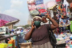 'Thời trang nhanh' tạo bãi rác khổng lồ ở Ghana