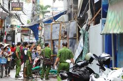Cháy nhà trong hẻm TP Nha Trang, Cảnh sát bắc thang phá cửa giải cứu nạn nhân