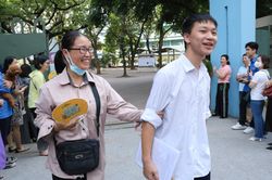 Đề thi tiếng Anh vào lớp 10 của Hà Nội 'nhẹ nhàng', dự đoán nhiều điểm cao