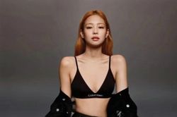 Jennie đột ngột dừng biểu diễn giữa đêm nhạc