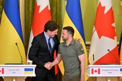 Tổng thống Zelenskyy nói cuộc phản công của Ukraine đã bắt đầu khi gặp ông Trudeau
