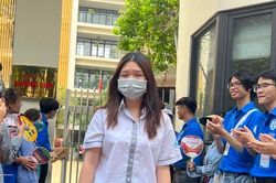 Hà Nội: Thí sinh bật khóc vì đề toán in mờ
