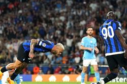 Lukaku biến bàn thắng thành... cơ hội khiến Inter ôm hận