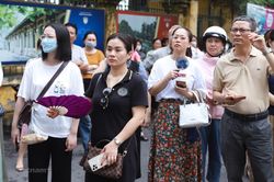 Sĩ tử hoàn thành kỳ thi tuyển sinh vào lớp 10, phụ huynh thở phào