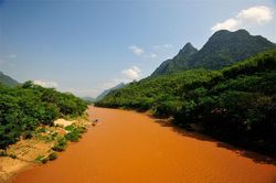Nét hùng vĩ, hoang sơ của con sông đi vào thơ Quang Dũng