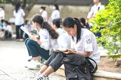 Đề Anh thi lớp 10 tăng câu hỏi khó, thí sinh Hà Nội quyết gỡ điểm môn Toán