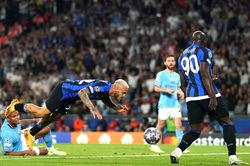 Cận cảnh Lukaku 2 lần khiến cổ động viên Inter Milan chết lặng