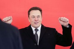 Tesla thắng lớn sau cú bắt tay với General Motors và Ford