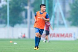 Gút danh sách đấu Hong Kong, HLV Troussier khiến nhiều người ngỡ ngàng