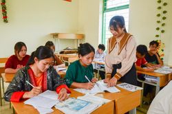 Trường vùng khó vận động học sinh ở nội trú để ôn thi tốt nghiệp