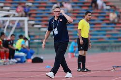 Những thử nghiệm đáng chờ đợi của thầy Troussier