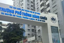 Trường chuyên đầu tiên tại TP HCM công bố điểm chuẩn vào 10