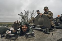 Ukraine tuyên bố giành lại vùng lãnh thổ đầu tiên trong cuộc phản công
