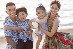 Con trai Khánh Thi - Phan Hiển 'xấu hổ', từ chối nhảy cùng ba tại nơi đông người