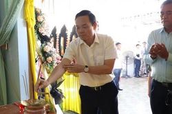 Phó Thủ tướng đến viếng, thăm các nạn nhân trong vụ việc xảy ra tại Đắk Lắk