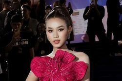 Chọn trang phục rực rỡ, Hoa hậu Đỗ Thị Hà khoe được ưu điểm mà bao người ao ước