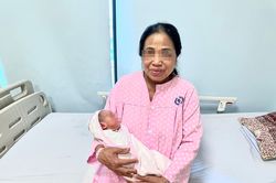 Người phụ nữ ở Hải Phòng 60 tuổi sinh con khỏe mạnh