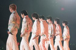 10 năm vô tiền khoáng hậu của 7 chàng trai đã thay đổi Kpop vĩnh viễn