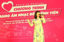 Mang âm nhạc đến bệnh viện trở lại với bệnh nhân ung thư