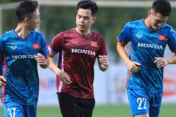 HLV Troussier chia tay thêm Tiến Linh và Triệu Việt Hưng