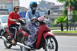 Nhập viện cấp cứu vì áo choàng chống nắng