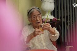 Cụ bà 100 tuổi làm 'thiên cổ đệ nhất trà' giá 10 triệu đồng/kg