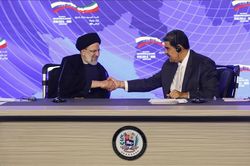 Iran và Venezuela ký hàng loạt thỏa thuận hợp tác, bất chấp lệnh trừng phạt của Mỹ