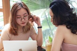 Nữ nhân viên 2K1 bị sa thải vì từ chối lên công ty sửa báo cáo vào ngày thứ 7