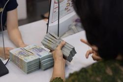 Mặc lãi thấp, người dân vẫn gửi 6,2 triệu tỷ đồng vào ngân hàng