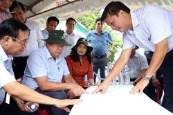 Chủ tịch UBND tỉnh An Giang Nguyễn Thanh Bình khảo sát khu vực sạt lở nghiêm trọng ở TP. Long Xuyên