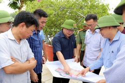 Phó Bí thư Thường trực Tỉnh ủy Mùa A Sơn kiểm tra Dự án đầu tư xây dựng, mở rộng Cảng hàng không Điện Biên