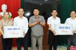 Đồng chí Phó Bí thư Thường trực Tỉnh ủy kiểm tra công tác chuẩn bị Kỳ thi tốt nghiệp THPT tại huyện Quỳnh Nhai