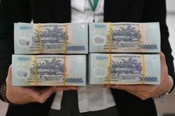 Dòng tiền lớn hỗ trợ, ngân hàng đồng loạt giảm lãi suất
