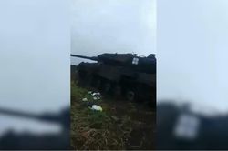 Nga 'bắt sống' xe tăng Leopard 2 của Ukraine
