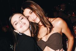 Phản ứng của vợ Justin Bieber khi Selena Gomez bị tấn công