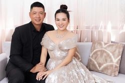 Bình Minh: Sự nghiệp thuận lợi, hôn nhân hạnh phúc bên vợ hơn tuổi