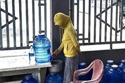 Vụ 'Hàng ngàn người dân 'khát' bên nhà máy nước': Báo cáo phương án cấp nước cho người dân trước ngày 20-6
