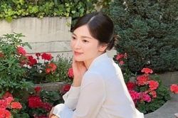 Song Hye Kyo được khen thần thái xinh đẹp qua những bức ảnh mới