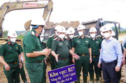 Kiểm tra tiến độ xử lý chất độc dioxin tại sân bay A So