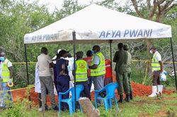 Số người chết trong vụ giáo phái nhịn ăn ở Kenya vượt qua con số 300